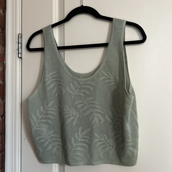 Palm Stitch Crop Sweater Tank - Picture 3 of 4